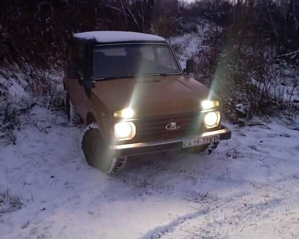 Желтый ВАЗ 2121 Нива, объемом двигателя 1.6 л и пробегом 200 тыс. км за 2100 $, фото 5 на Automoto.ua