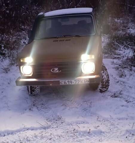 Желтый ВАЗ 2121 Нива, объемом двигателя 1.6 л и пробегом 200 тыс. км за 2100 $, фото 7 на Automoto.ua