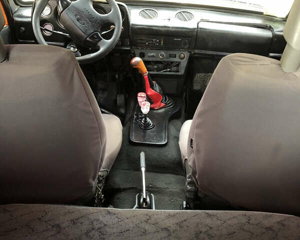 Желтый ВАЗ 2121 Нива, объемом двигателя 1.6 л и пробегом 200 тыс. км за 1750 $, фото 11 на Automoto.ua