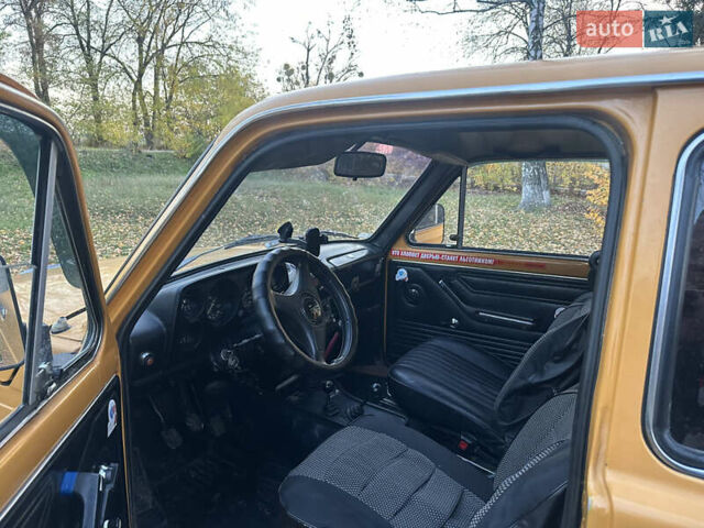 Желтый ВАЗ 2121 Нива, объемом двигателя 1.59 л и пробегом 100 тыс. км за 2400 $, фото 8 на Automoto.ua