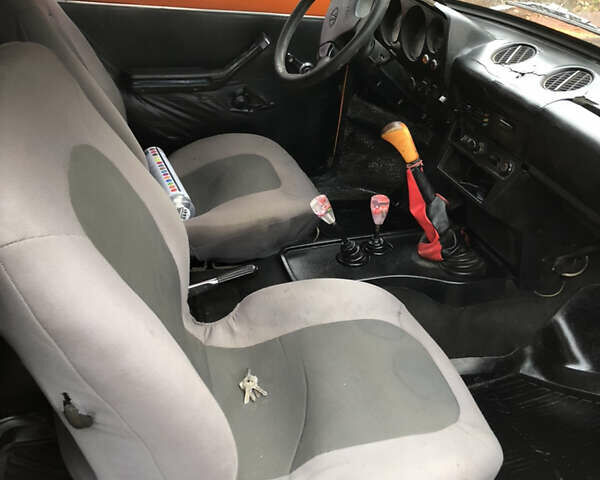 Желтый ВАЗ 2121 Нива, объемом двигателя 1.6 л и пробегом 200 тыс. км за 1750 $, фото 9 на Automoto.ua