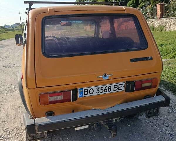 Желтый ВАЗ 2121 Нива, объемом двигателя 1.6 л и пробегом 350 тыс. км за 1600 $, фото 3 на Automoto.ua
