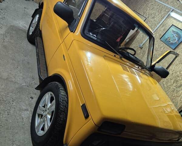 Жовтий ВАЗ 2121 Нива, об'ємом двигуна 1.6 л та пробігом 50 тис. км за 3600 $, фото 2 на Automoto.ua