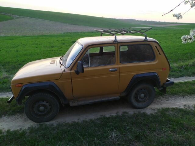 Жовтий ВАЗ 2121, об'ємом двигуна 1.6 л та пробігом 200 тис. км за 1600 $, фото 5 на Automoto.ua