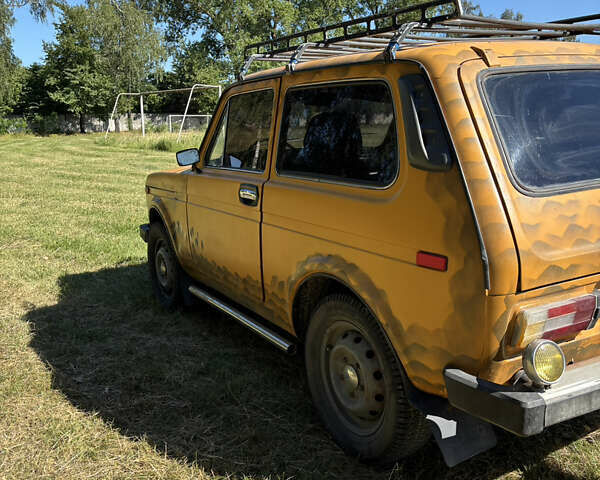 Желтый ВАЗ 2121 Нива, объемом двигателя 1.6 л и пробегом 75 тыс. км за 2000 $, фото 3 на Automoto.ua