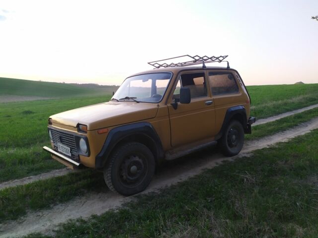 Жовтий ВАЗ 2121, об'ємом двигуна 1.6 л та пробігом 200 тис. км за 1600 $, фото 1 на Automoto.ua