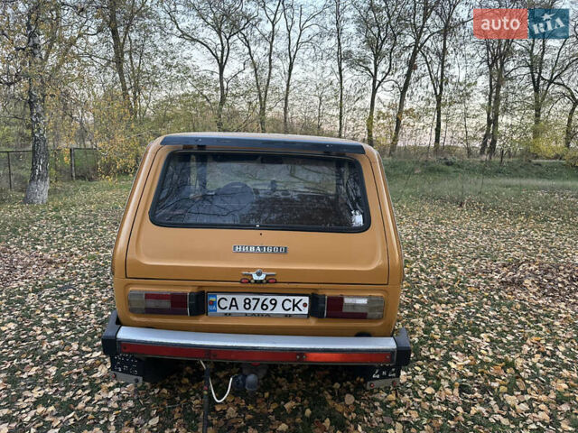 Желтый ВАЗ 2121 Нива, объемом двигателя 1.59 л и пробегом 100 тыс. км за 2400 $, фото 6 на Automoto.ua