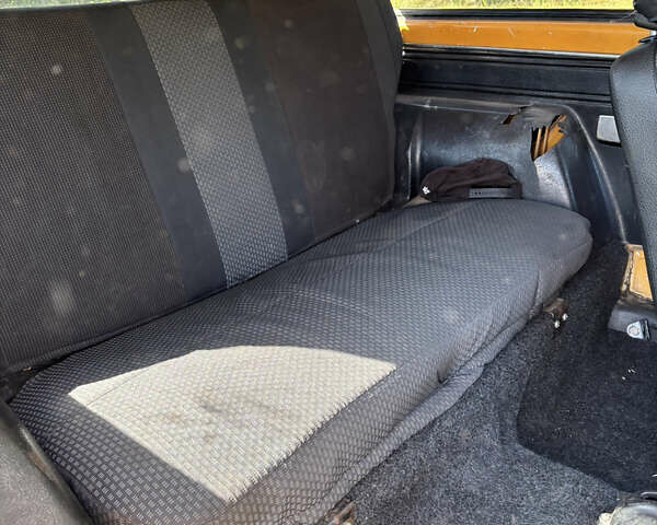 Желтый ВАЗ 2121 Нива, объемом двигателя 1.6 л и пробегом 75 тыс. км за 2000 $, фото 5 на Automoto.ua