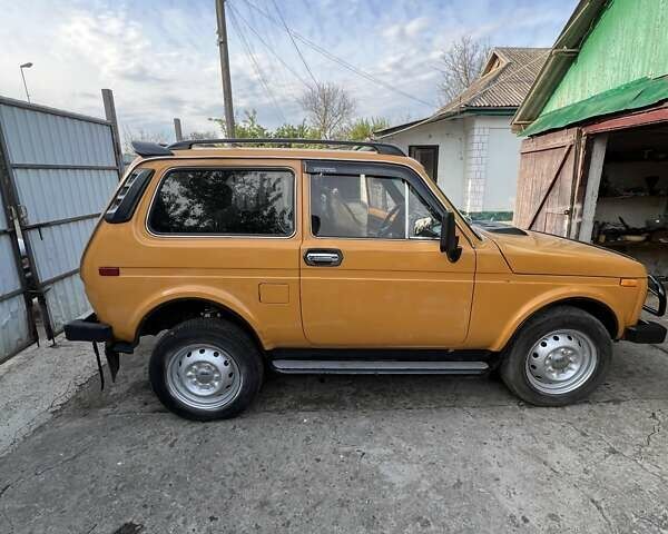 Желтый ВАЗ 2121 Нива, объемом двигателя 1.57 л и пробегом 100 тыс. км за 2800 $, фото 8 на Automoto.ua