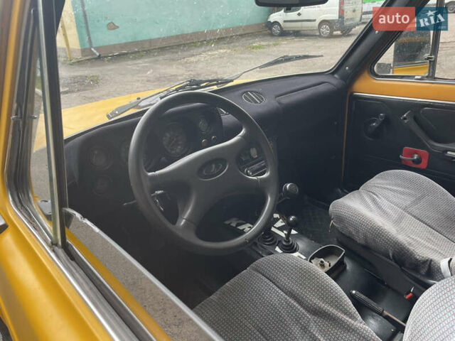 Желтый ВАЗ 2121 Нива, объемом двигателя 1.6 л и пробегом 150 тыс. км за 2850 $, фото 6 на Automoto.ua