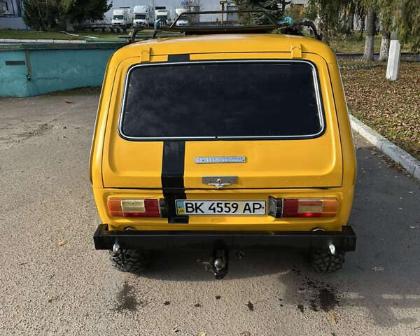 Желтый ВАЗ 2121 Нива, объемом двигателя 1.6 л и пробегом 250 тыс. км за 2950 $, фото 7 на Automoto.ua
