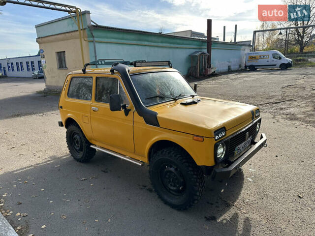 Желтый ВАЗ 2121 Нива, объемом двигателя 1.6 л и пробегом 250 тыс. км за 2950 $, фото 4 на Automoto.ua