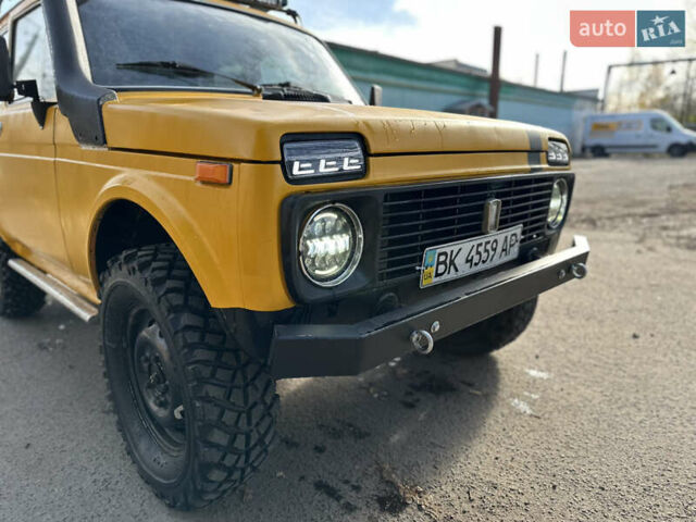 Желтый ВАЗ 2121 Нива, объемом двигателя 1.6 л и пробегом 250 тыс. км за 2950 $, фото 3 на Automoto.ua