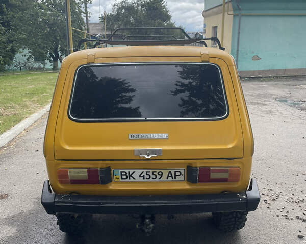 Желтый ВАЗ 2121 Нива, объемом двигателя 1.6 л и пробегом 150 тыс. км за 2850 $, фото 4 на Automoto.ua