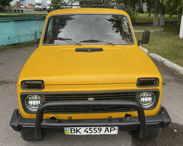 Желтый ВАЗ 2121 Нива, объемом двигателя 1.6 л и пробегом 150 тыс. км за 2850 $, фото 1 на Automoto.ua
