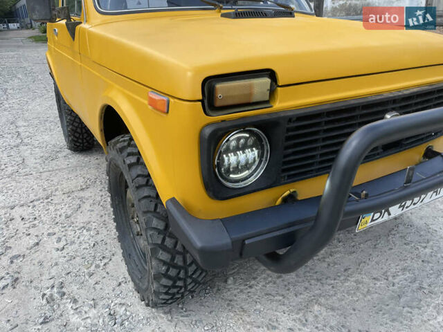 Жовтий ВАЗ 2121 Нива, об'ємом двигуна 1.6 л та пробігом 90 тис. км за 2650 $, фото 4 на Automoto.ua