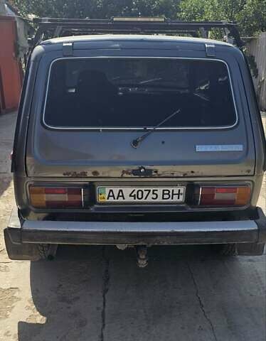 Серый ВАЗ 2121 Нива, объемом двигателя 1.57 л и пробегом 180 тыс. км за 1700 $, фото 1 на Automoto.ua