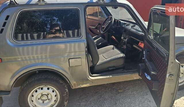 Серый ВАЗ 2121 Нива, объемом двигателя 1.57 л и пробегом 180 тыс. км за 1700 $, фото 2 на Automoto.ua