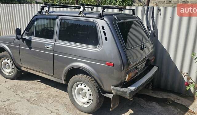 Серый ВАЗ 2121 Нива, объемом двигателя 1.57 л и пробегом 180 тыс. км за 1700 $, фото 5 на Automoto.ua