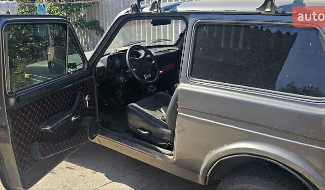 Серый ВАЗ 2121 Нива, объемом двигателя 1.57 л и пробегом 180 тыс. км за 1700 $, фото 9 на Automoto.ua