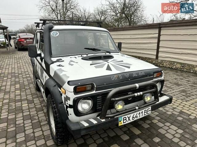 Серый ВАЗ 2121 Нива, объемом двигателя 1.7 л и пробегом 100 тыс. км за 2400 $, фото 1 на Automoto.ua