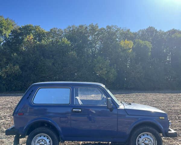 Синий ВАЗ 2121 Нива, объемом двигателя 1.6 л и пробегом 70 тыс. км за 2250 $, фото 4 на Automoto.ua