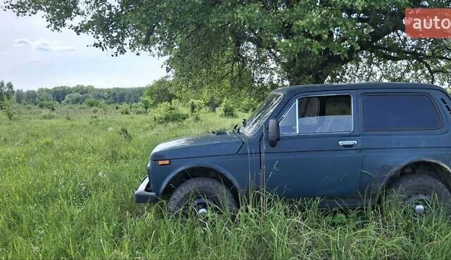 Синий ВАЗ 2121 Нива, объемом двигателя 1.6 л и пробегом 250 тыс. км за 2700 $, фото 2 на Automoto.ua