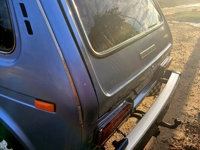 Синий ВАЗ 2121 Нива, объемом двигателя 1.6 л и пробегом 100 тыс. км за 2400 $, фото 2 на Automoto.ua