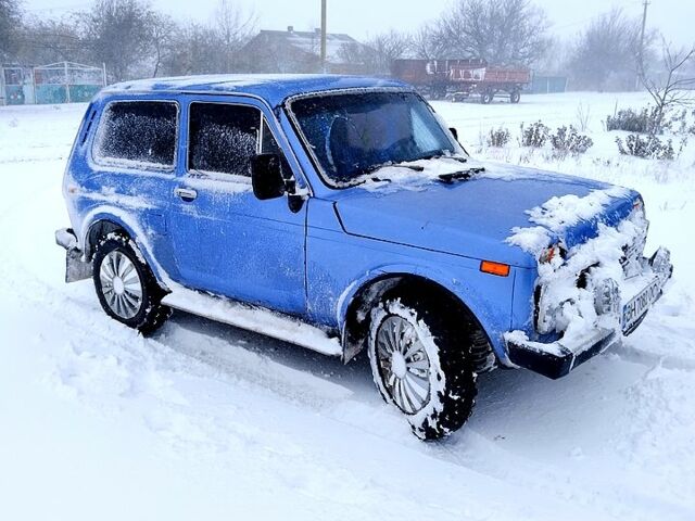 Синий ВАЗ 2121 Нива, объемом двигателя 1.6 л и пробегом 100 тыс. км за 2400 $, фото 3 на Automoto.ua