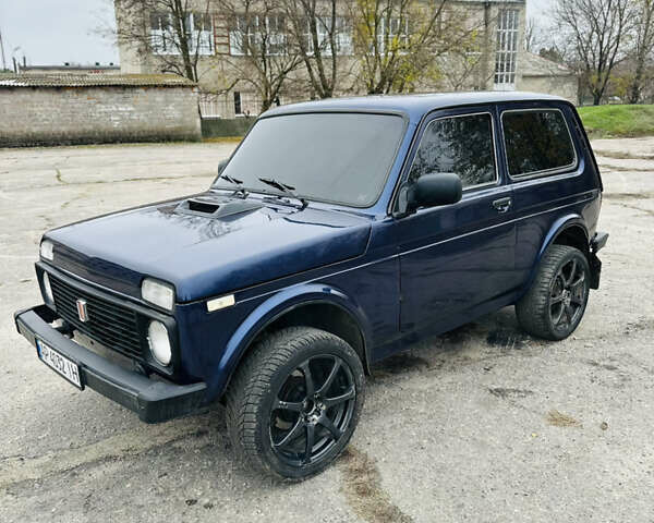 Синий ВАЗ 2121 Нива, объемом двигателя 1.6 л и пробегом 193 тыс. км за 2699 $, фото 3 на Automoto.ua