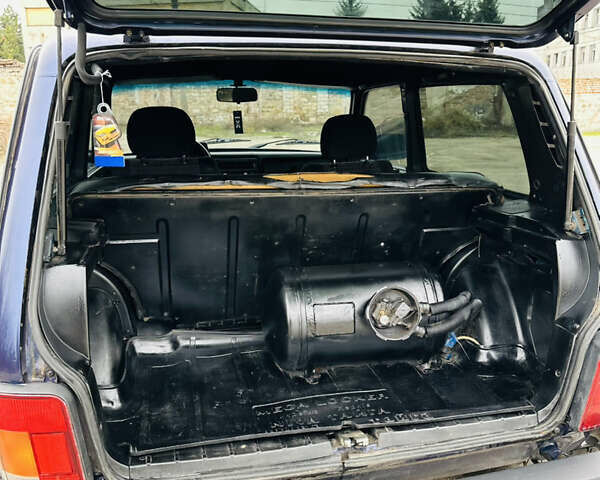 Синий ВАЗ 2121 Нива, объемом двигателя 1.6 л и пробегом 193 тыс. км за 2699 $, фото 17 на Automoto.ua