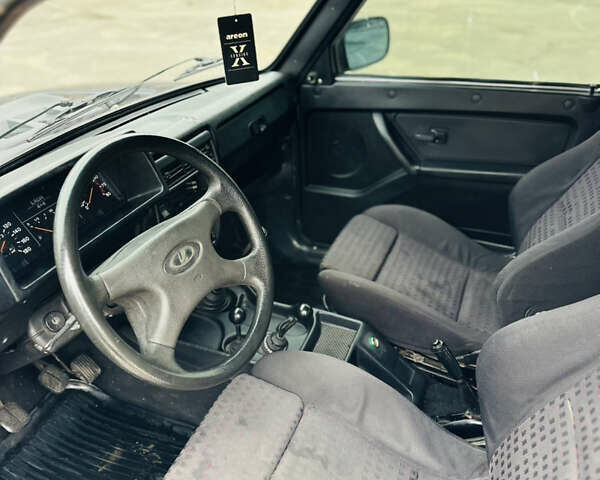 Синий ВАЗ 2121 Нива, объемом двигателя 1.6 л и пробегом 193 тыс. км за 2699 $, фото 13 на Automoto.ua