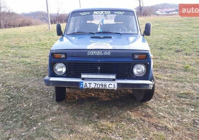 Синий ВАЗ 2121 Нива, объемом двигателя 1.6 л и пробегом 250 тыс. км за 2300 $, фото 1 на Automoto.ua