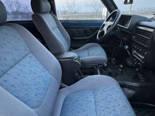 Синий ВАЗ 2121 Нива, объемом двигателя 1.7 л и пробегом 150 тыс. км за 3990 $, фото 4 на Automoto.ua