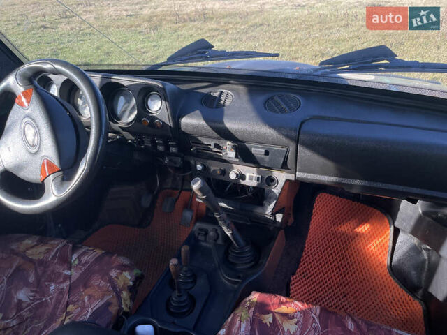 Зеленый ВАЗ 2121 Нива, объемом двигателя 1.9 л и пробегом 48 тыс. км за 4700 $, фото 6 на Automoto.ua