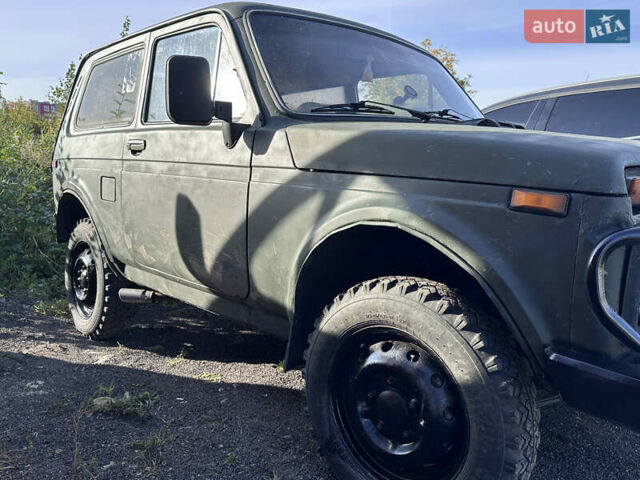 Зеленый ВАЗ 2121 Нива, объемом двигателя 1.6 л и пробегом 150 тыс. км за 1500 $, фото 2 на Automoto.ua