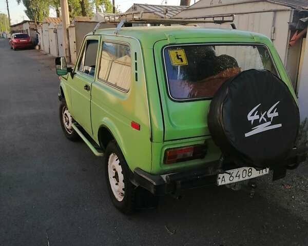 Зелений ВАЗ 2121 Нива, об'ємом двигуна 1.5 л та пробігом 200 тис. км за 2000 $, фото 1 на Automoto.ua
