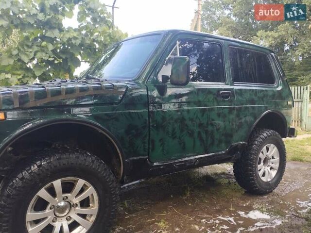 Зеленый ВАЗ 2121 Нива, объемом двигателя 1.6 л и пробегом 200 тыс. км за 1750 $, фото 1 на Automoto.ua