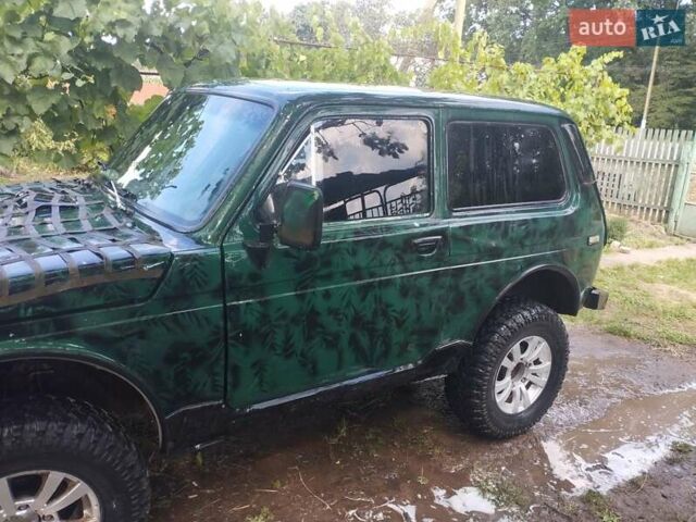 Зеленый ВАЗ 2121 Нива, объемом двигателя 1.6 л и пробегом 200 тыс. км за 1750 $, фото 2 на Automoto.ua