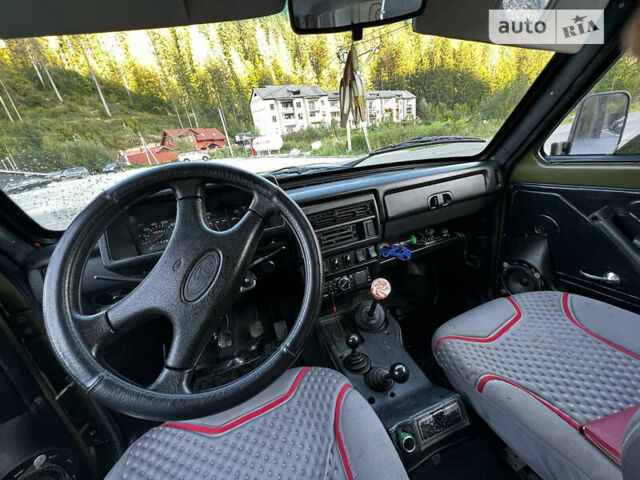 Зеленый ВАЗ 2121 Нива, объемом двигателя 1.6 л и пробегом 100 тыс. км за 3000 $, фото 3 на Automoto.ua