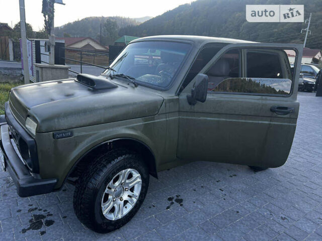 Зеленый ВАЗ 2121 Нива, объемом двигателя 1.6 л и пробегом 100 тыс. км за 3000 $, фото 1 на Automoto.ua