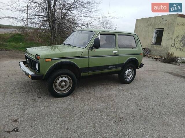 Зеленый ВАЗ 2121 Нива, объемом двигателя 1.6 л и пробегом 70 тыс. км за 1600 $, фото 2 на Automoto.ua