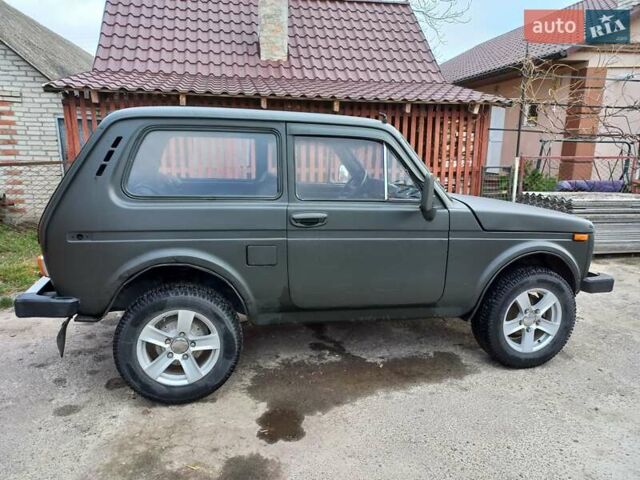 Зеленый ВАЗ 2121 Нива, объемом двигателя 1.6 л и пробегом 150 тыс. км за 2200 $, фото 1 на Automoto.ua