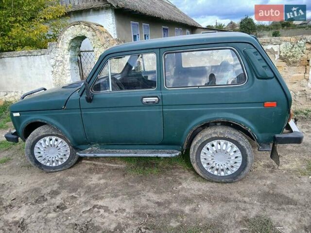 Зеленый ВАЗ 2121 Нива, объемом двигателя 1.6 л и пробегом 250 тыс. км за 2000 $, фото 1 на Automoto.ua