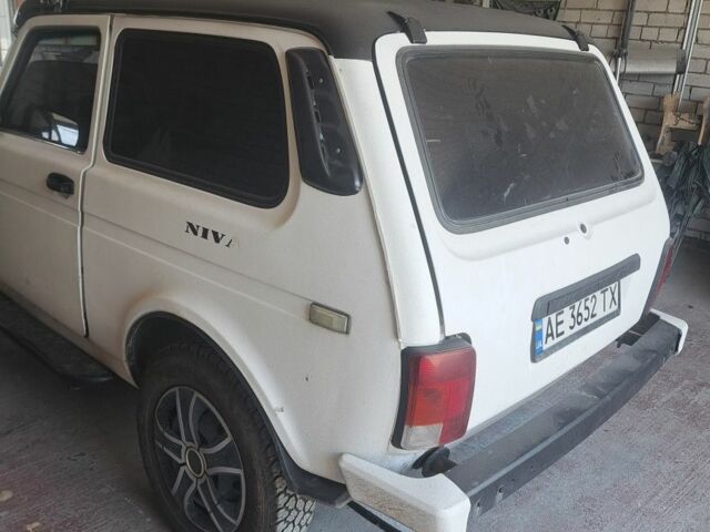 Белый ВАЗ 21213 Niva, объемом двигателя 1.7 л и пробегом 97 тыс. км за 2000 $, фото 1 на Automoto.ua