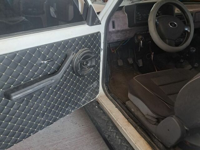 Белый ВАЗ 21213 Niva, объемом двигателя 1.7 л и пробегом 97 тыс. км за 2000 $, фото 4 на Automoto.ua