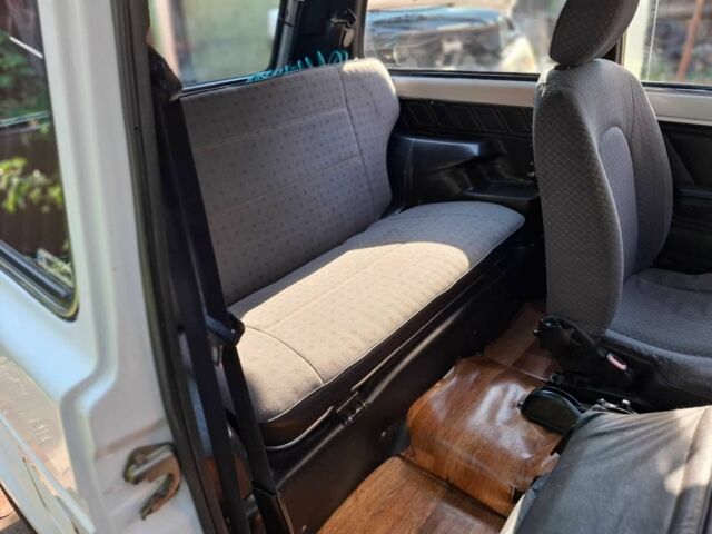 Белый ВАЗ 21213 Niva, объемом двигателя 1.7 л и пробегом 2 тыс. км за 2300 $, фото 6 на Automoto.ua