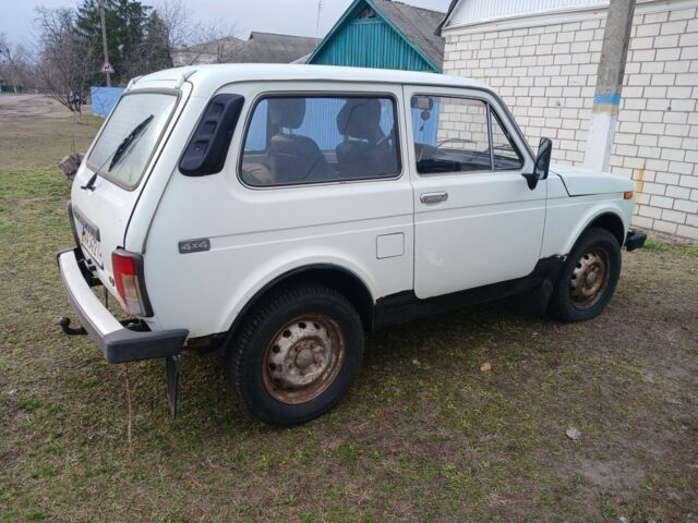 Белый ВАЗ 21213 Niva, объемом двигателя 1.7 л и пробегом 75 тыс. км за 2500 $, фото 2 на Automoto.ua