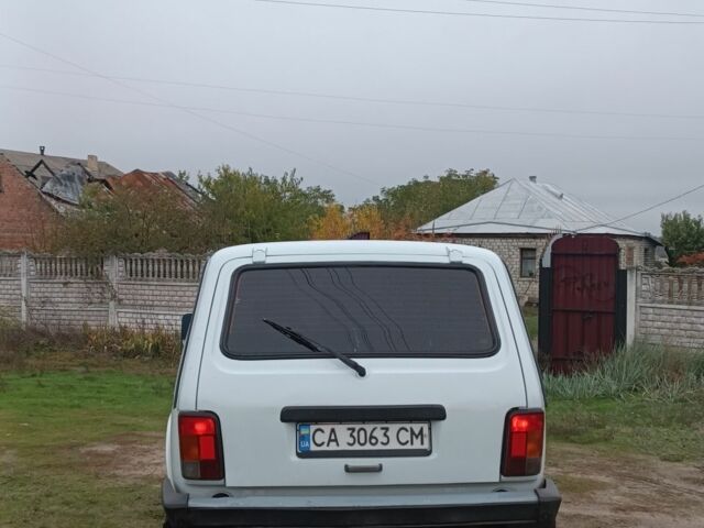 Белый ВАЗ 21213 Niva, объемом двигателя 1.7 л и пробегом 290 тыс. км за 3500 $, фото 7 на Automoto.ua