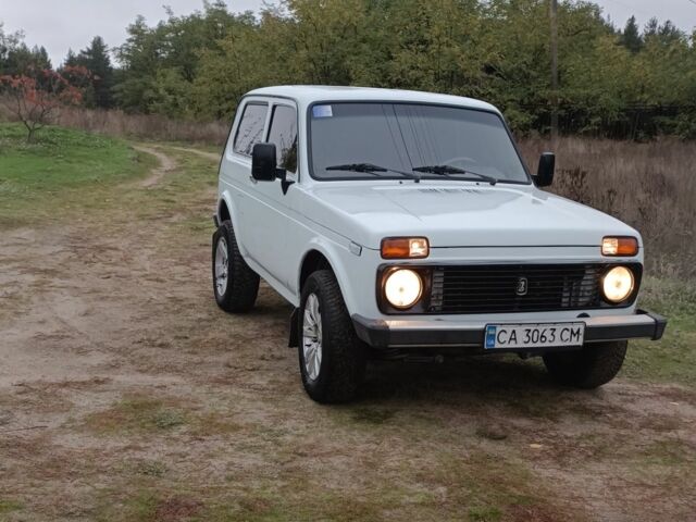 Белый ВАЗ 21213 Niva, объемом двигателя 1.7 л и пробегом 290 тыс. км за 3500 $, фото 6 на Automoto.ua
